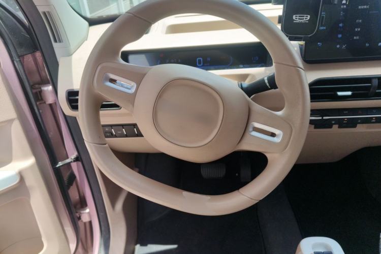 Used Geely Galaxy Panda 2023 Panda Mini 200km Little Yellow Duck Limited Edition — Happy as Can Be Steering Wheel