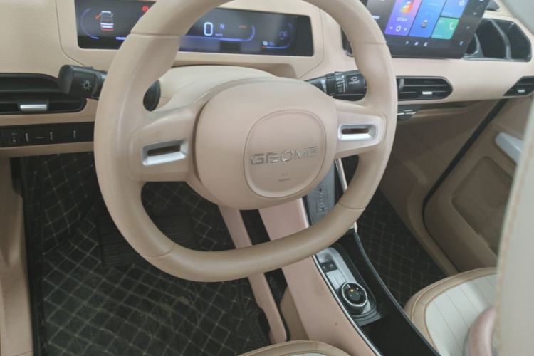 Used Geely Galaxy Panda 2023 Panda Mini 200km Endurance Bear Steering Wheel