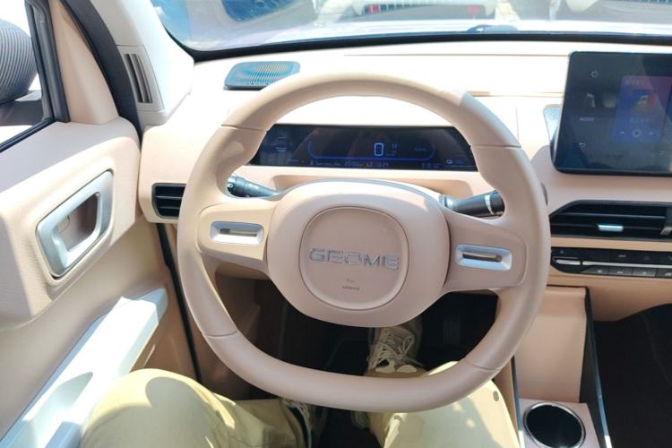 Used Geely Galaxy Panda 2023 Panda Mini 200km Endurance Bear Steering Wheel