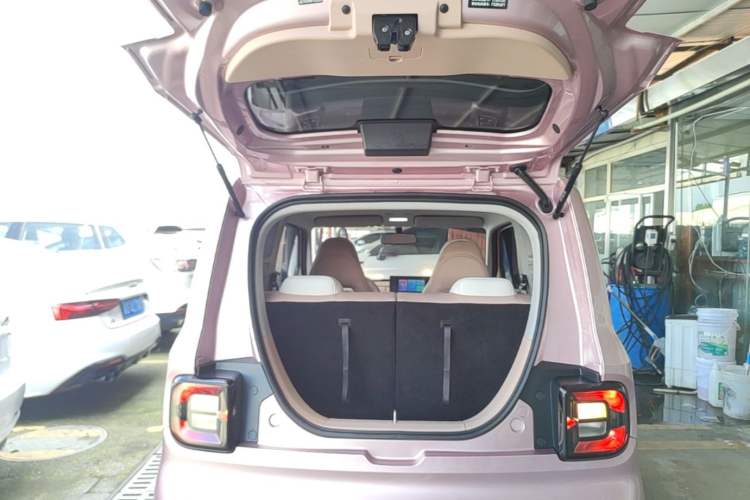 Used Geely Galaxy Panda 2023 Panda Mini 200km Endurance Bear Trunk