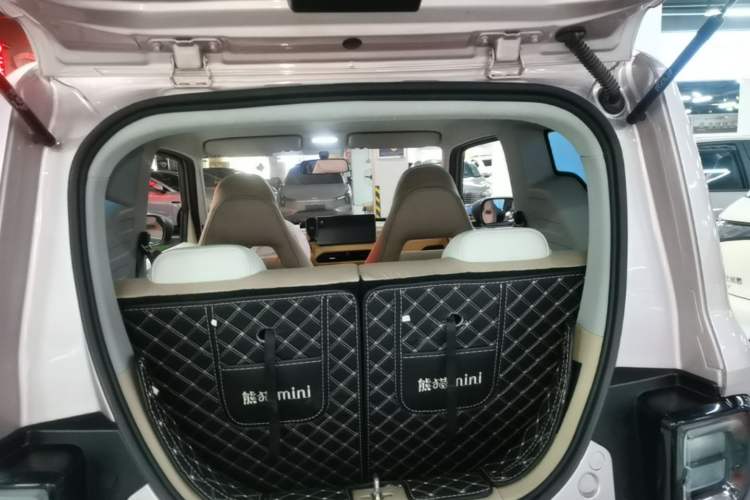 Used Geely Galaxy Panda 2023 Panda Mini 200km Endurance Bear Trunk