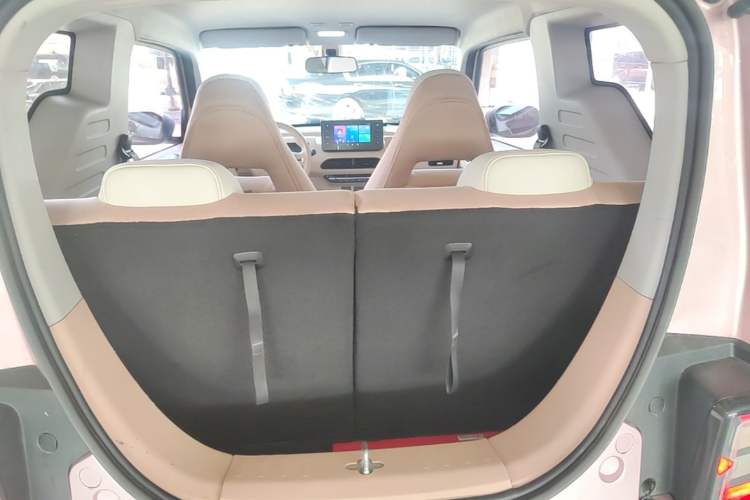Used Geely Galaxy Panda 2023 Panda Mini 200km "Lucky Duck" Limited Edition – Lucky You! Trunk