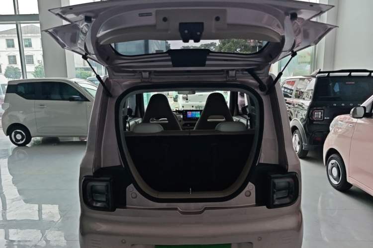 Used Geely Galaxy Panda 2023 Panda Mini 200km Endurance Bear Trunk