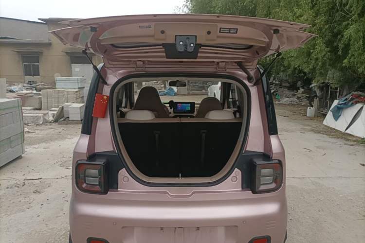 Used Geely Galaxy Panda 2023 Panda Mini 200km Little Yellow Duck Limited Edition — Happy as Can Be Trunk