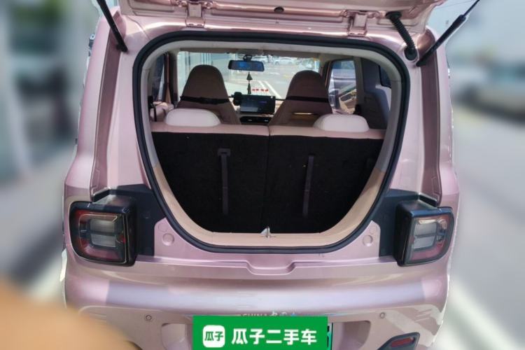 Used Geely Galaxy Panda 2023 Panda Mini 200km Little Yellow Duck Limited Edition — Happy as Can Be Trunk