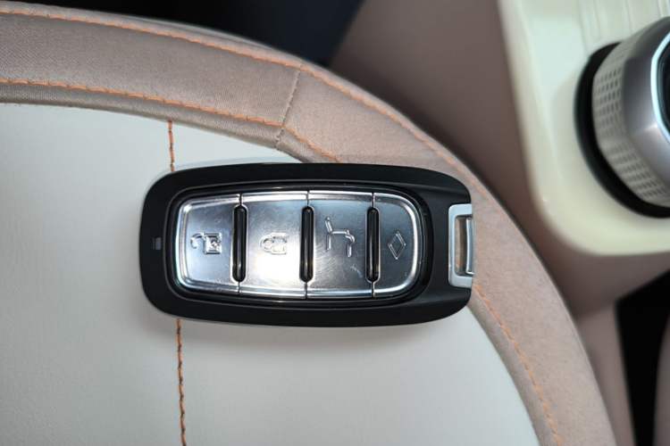 Used Geely Galaxy Panda 2023 Panda Mini 200km Endurance Bear Vehicle Key