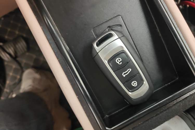 Used Geely Galaxy Panda 2023 Panda Mini 200km Endurance Bear Vehicle Key