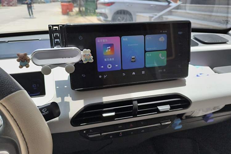 Used Geely Galaxy Panda 2023 Panda Mini 200km Endurance Bear Audio And AC Panel