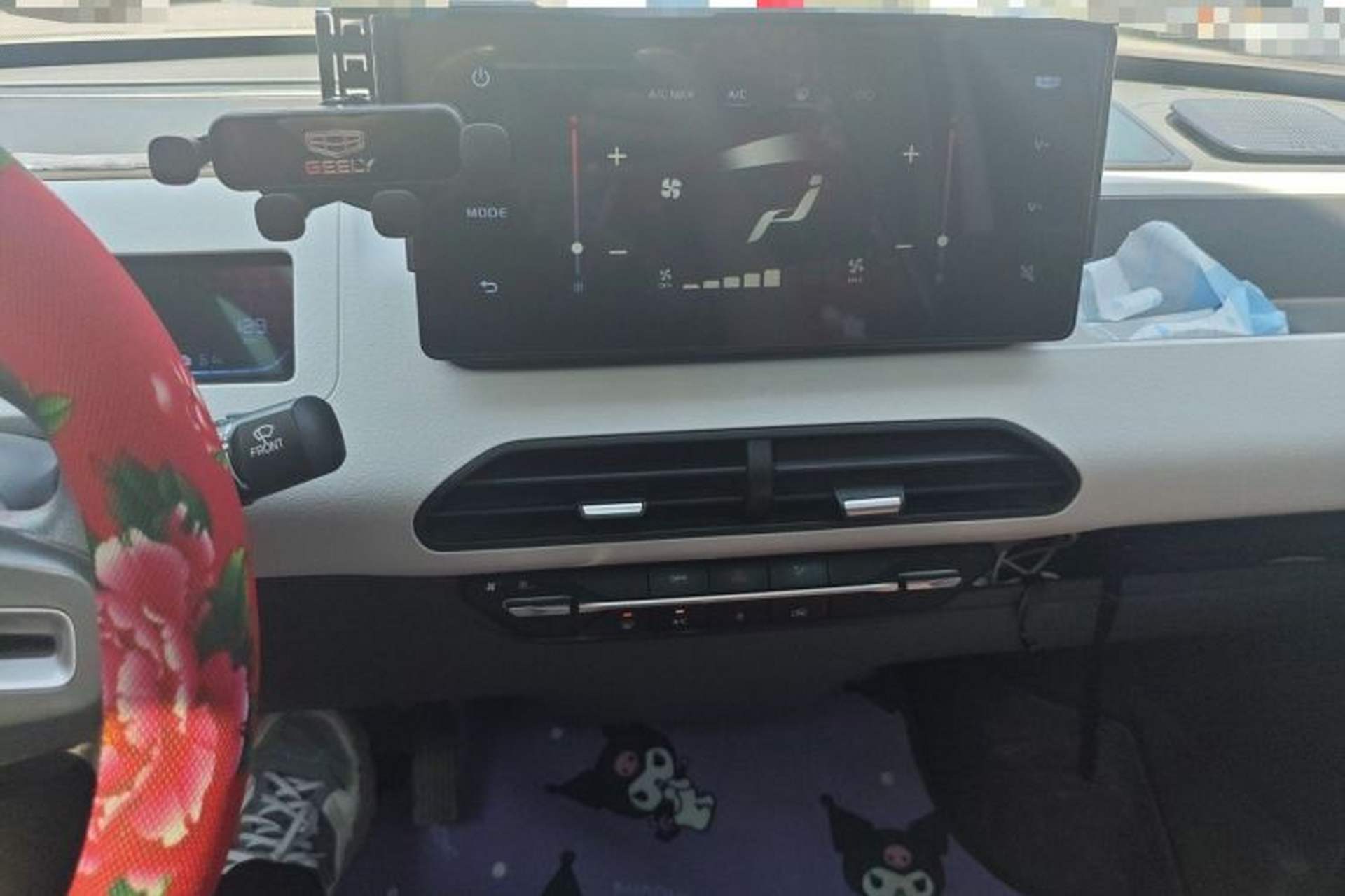 Used Geely Galaxy Panda 2023 Panda Mini 200km Dynamic Bear Audio And AC Panel