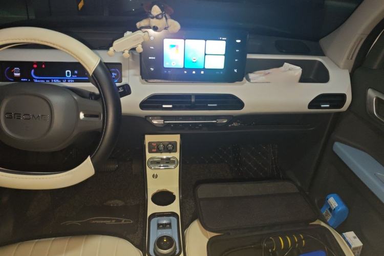 Used Geely Galaxy Panda 2023 Panda Mini 200km Endurance Bear Audio And AC Panel