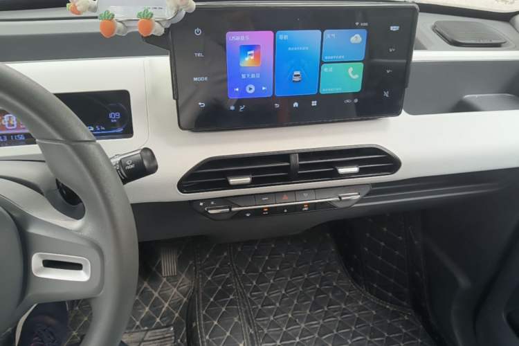 Used Geely Galaxy Panda 2023 Panda Mini 200km Endurance Bear Audio And AC Panel