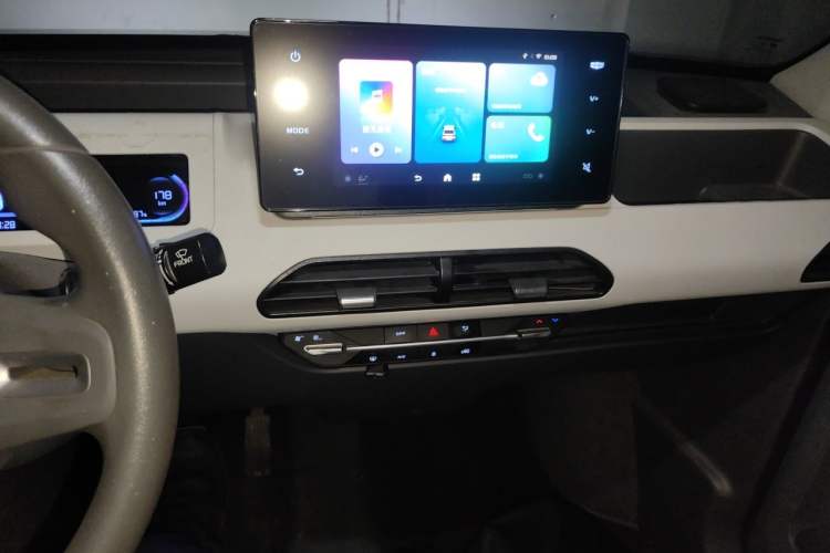 Used Geely Galaxy Panda 2023 Panda Mini 200km Endurance Bear Audio And AC Panel