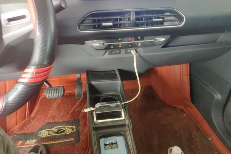 Used Geely Galaxy Panda 2023 Panda Mini 200km Endurance Bear Audio And AC Panel