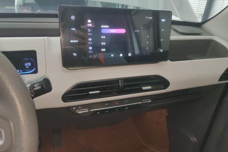 Used Geely Galaxy Panda 2023 Panda Mini 200km Endurance Bear Audio And AC Panel
