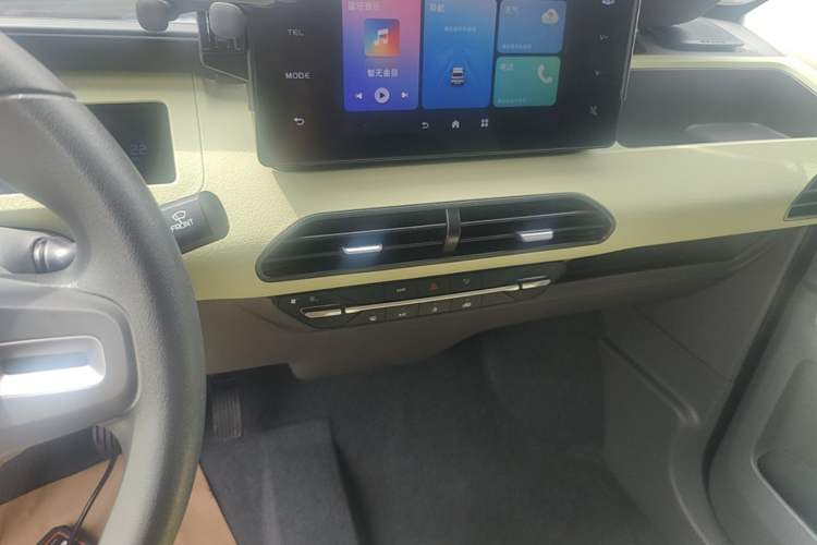 Used Geely Galaxy Panda 2023 Panda Mini 200km Endurance Bear Audio And AC Panel