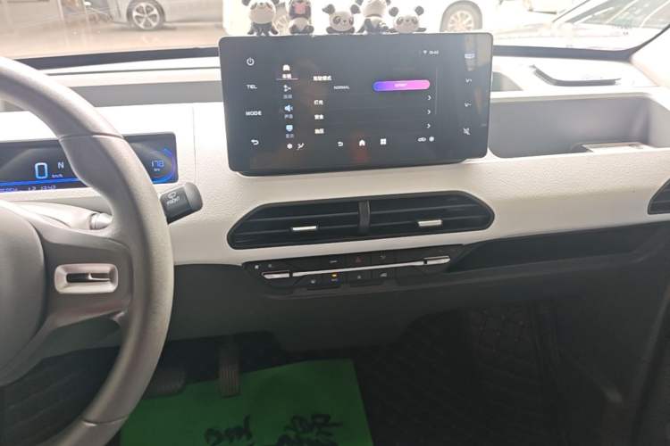 Used Geely Galaxy Panda 2023 Panda Mini 200km Endurance Bear Audio And AC Panel