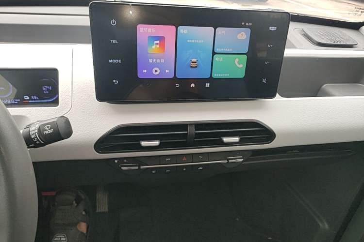 Used Geely Galaxy Panda 2023 Panda Mini 200km Endurance Bear Audio And AC Panel