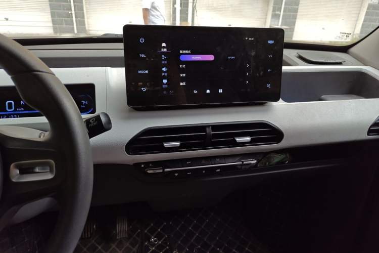 Used Geely Galaxy Panda 2023 Panda Mini 120km Cute Bear Audio And AC Panel