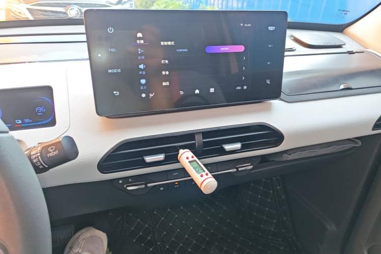 Used Geely Galaxy Panda 2023 Panda Mini 200km Endurance Bear Audio And AC Panel