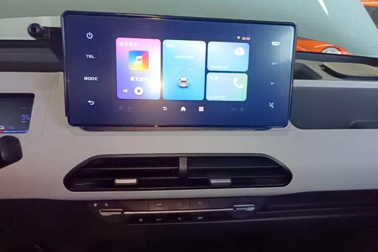 Used Geely Galaxy Panda 2023 Panda Mini 200km Endurance Bear Audio And AC Panel