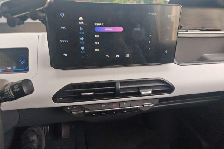 Used Geely Galaxy Panda 2023 Panda Mini 200km Endurance Bear Audio And AC Panel