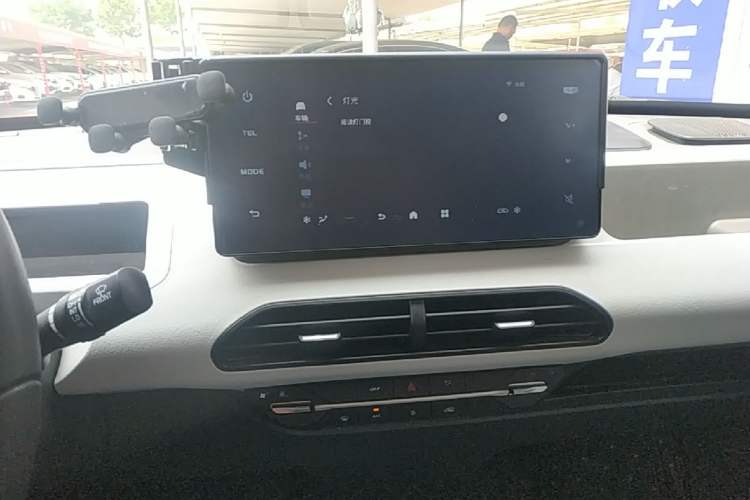Used Geely Galaxy Panda 2023 Panda Mini 200km Endurance Bear Audio And AC Panel