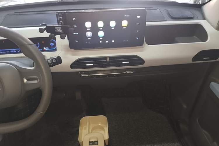 Used Geely Galaxy Panda 2023 Panda Mini 120km Cute Bear Audio And AC Panel