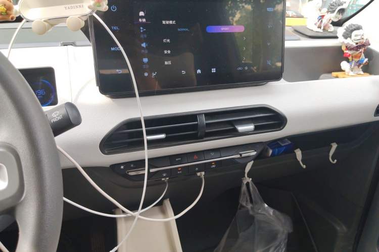 Used Geely Galaxy Panda 2023 Panda Mini 200km Endurance Bear Audio And AC Panel