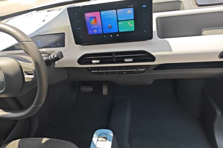 Used Geely Galaxy Panda 2023 Panda Mini 200km Endurance Bear Audio And AC Panel