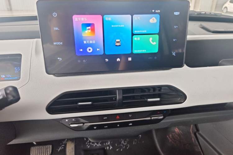 Used Geely Galaxy Panda 2023 Panda Mini 120km Super Cute Bear Audio And AC Panel