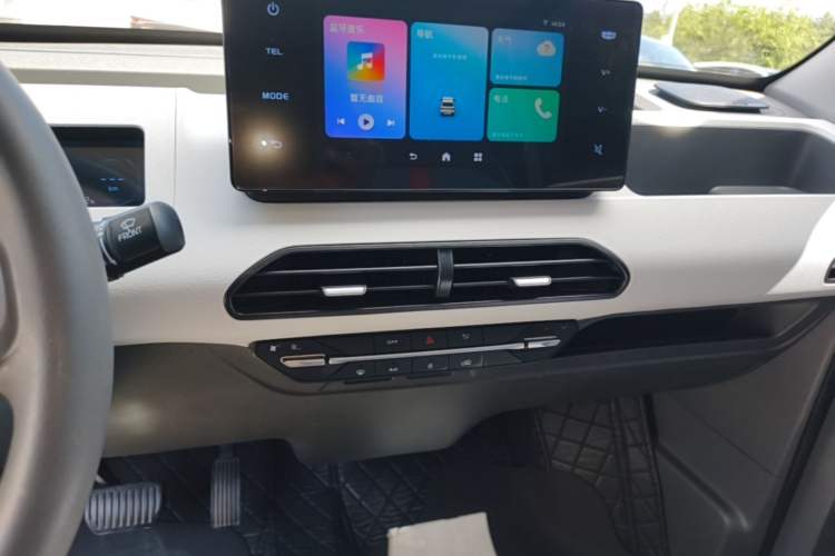 Used Geely Galaxy Panda 2023 Panda Mini 200km Endurance Bear Audio And AC Panel