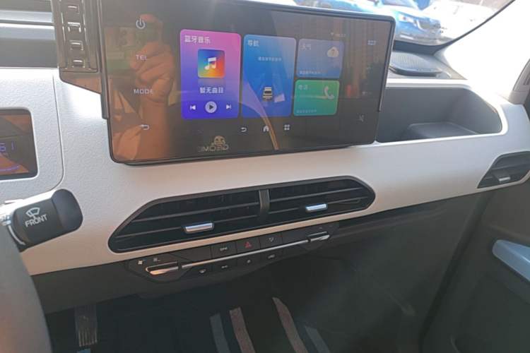 Used Geely Galaxy Panda 2023 Panda Mini 120km Super Cute Bear Audio And AC Panel