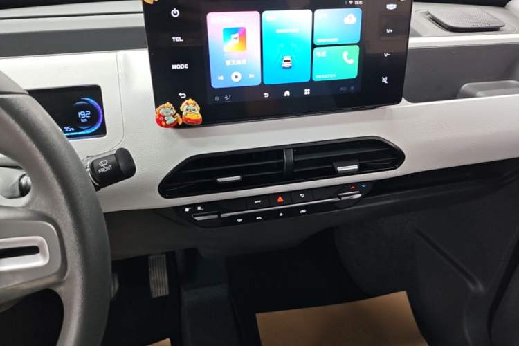 Used Geely Galaxy Panda 2023 Panda Mini 200km Endurance Bear Audio And AC Panel
