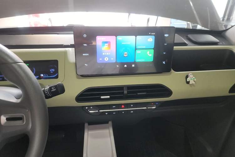 Used Geely Galaxy Panda 2023 Panda Mini 200km Endurance Bear Audio And AC Panel