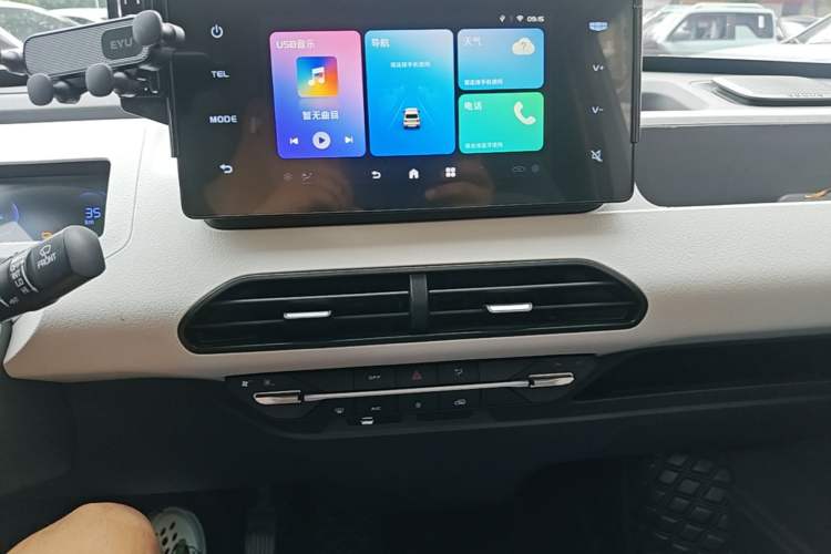 Used Geely Galaxy Panda 2023 Panda Mini 200km Endurance Bear Audio And AC Panel