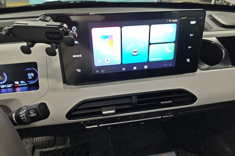 Used Geely Galaxy Panda 2023 Panda Mini 200km Endurance Bear Audio And AC Panel