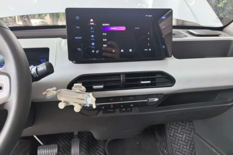 Used Geely Galaxy Panda 2023 Panda Mini 200km Endurance Bear Audio And AC Panel