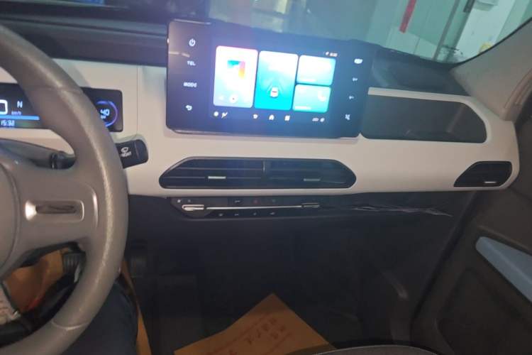 Used Geely Galaxy Panda 2023 Panda Mini 200km Endurance Bear Audio And AC Panel