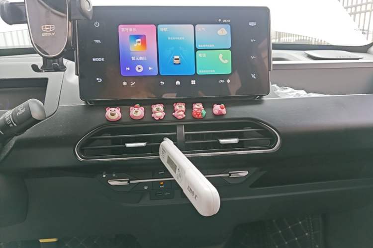 Used Geely Galaxy Panda 2023 Panda Mini 200km Endurance Bear Audio And AC Panel