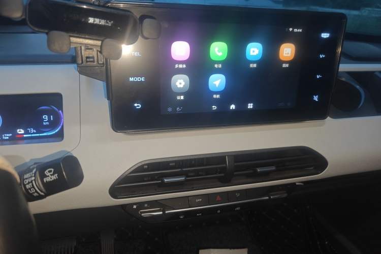Used Geely Galaxy Panda 2023 Panda Mini 120km Super Cute Bear Audio And AC Panel