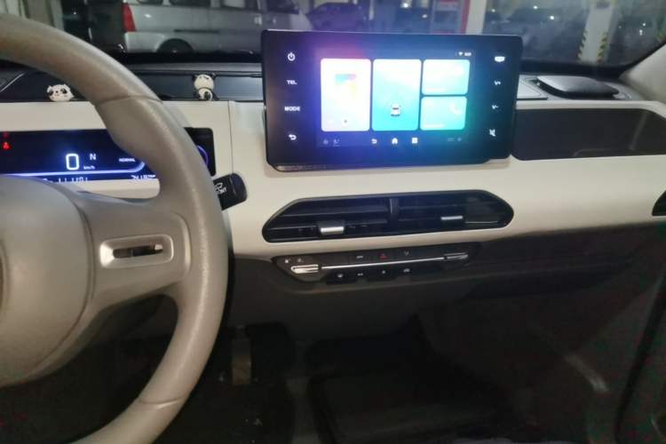 Used Geely Galaxy Panda 2023 Panda Mini 200km Endurance Bear Audio And AC Panel
