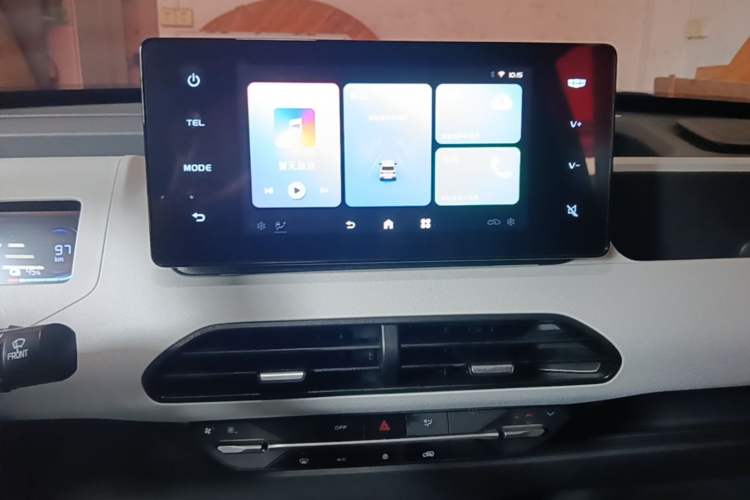 Used Geely Galaxy Panda 2023 Panda Mini 200km Endurance Bear Audio And AC Panel