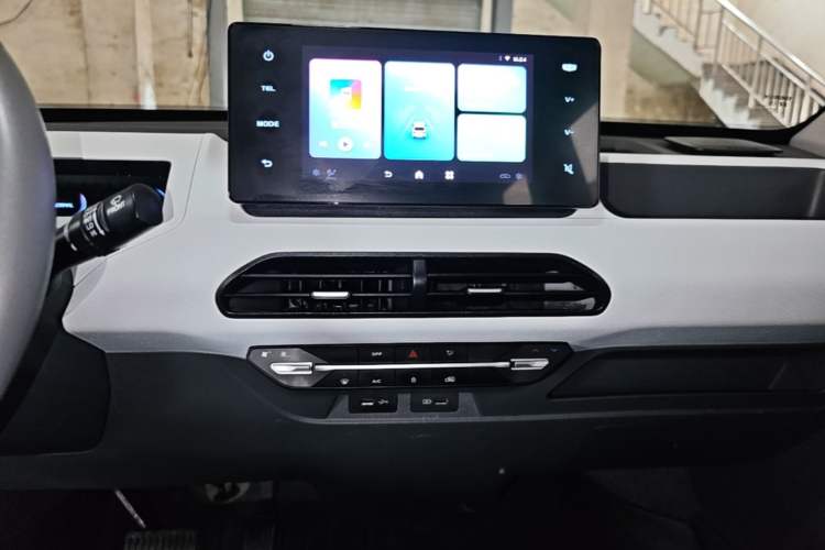 Used Geely Galaxy Panda 2023 Panda Mini 200km Endurance Bear Audio And AC Panel