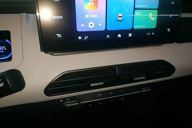 Used Geely Galaxy Panda 2023 Panda Mini 200km Endurance Bear Audio And AC Panel