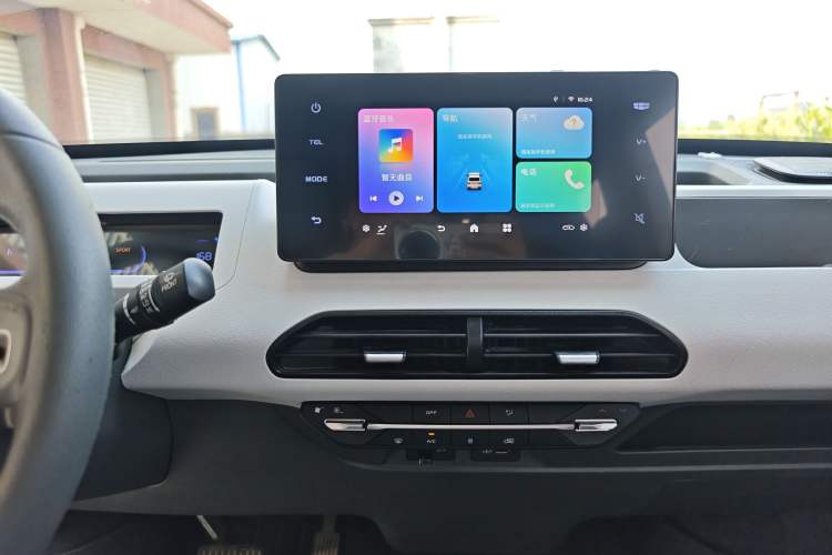 Used Geely Galaxy Panda 2023 Panda Mini 200km Endurance Bear Audio And AC Panel