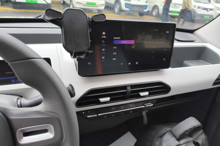 Used Geely Galaxy Panda 2023 Panda Mini 200km Endurance Bear Audio And AC Panel