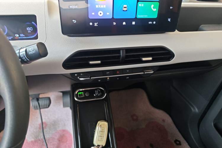 Used Geely Galaxy Panda 2023 Panda Mini 200km Endurance Bear Audio And AC Panel