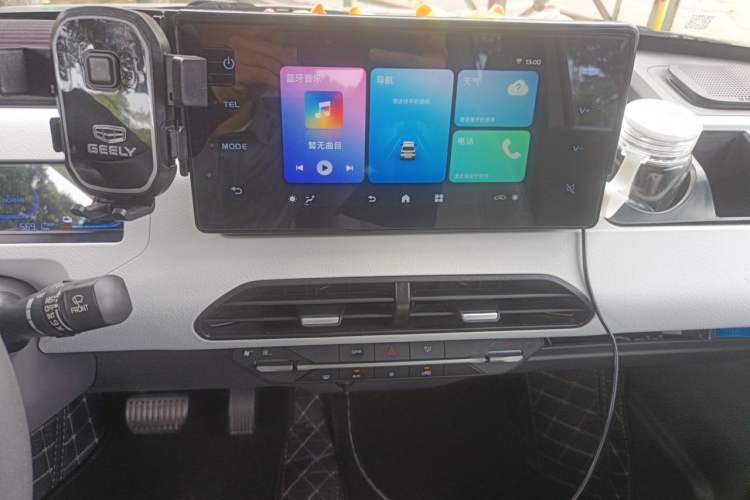 Used Geely Galaxy Panda 2023 Panda Mini 200km Endurance Bear Audio And AC Panel