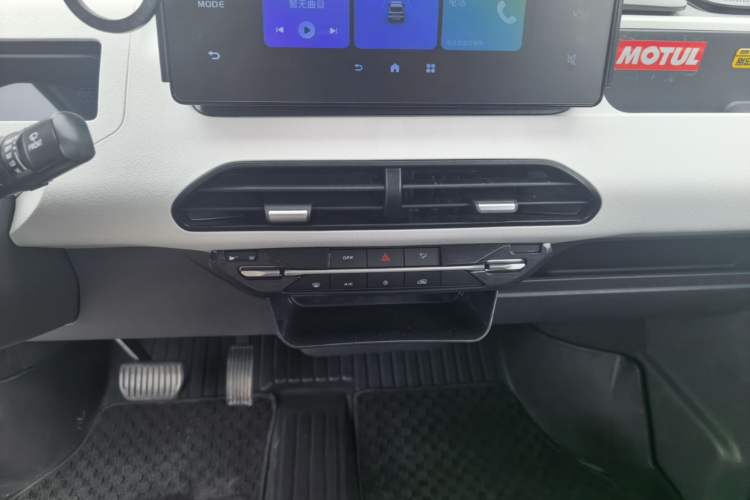 Used Geely Galaxy Panda 2023 Panda Mini 200km Endurance Bear Audio And AC Panel