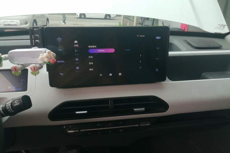 Used Geely Galaxy Panda 2023 Panda Mini 200km Endurance Bear Audio And AC Panel